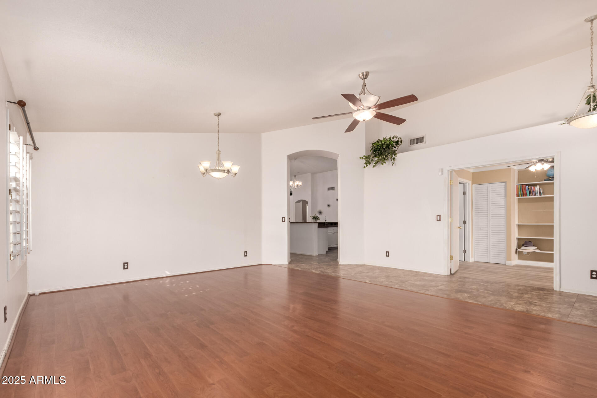 462 E PINTO Drive