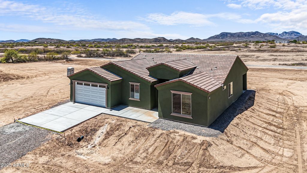 Photo of 304 S 372nd Drive, Tonopah, AZ 85354 (MLS # 6902022)