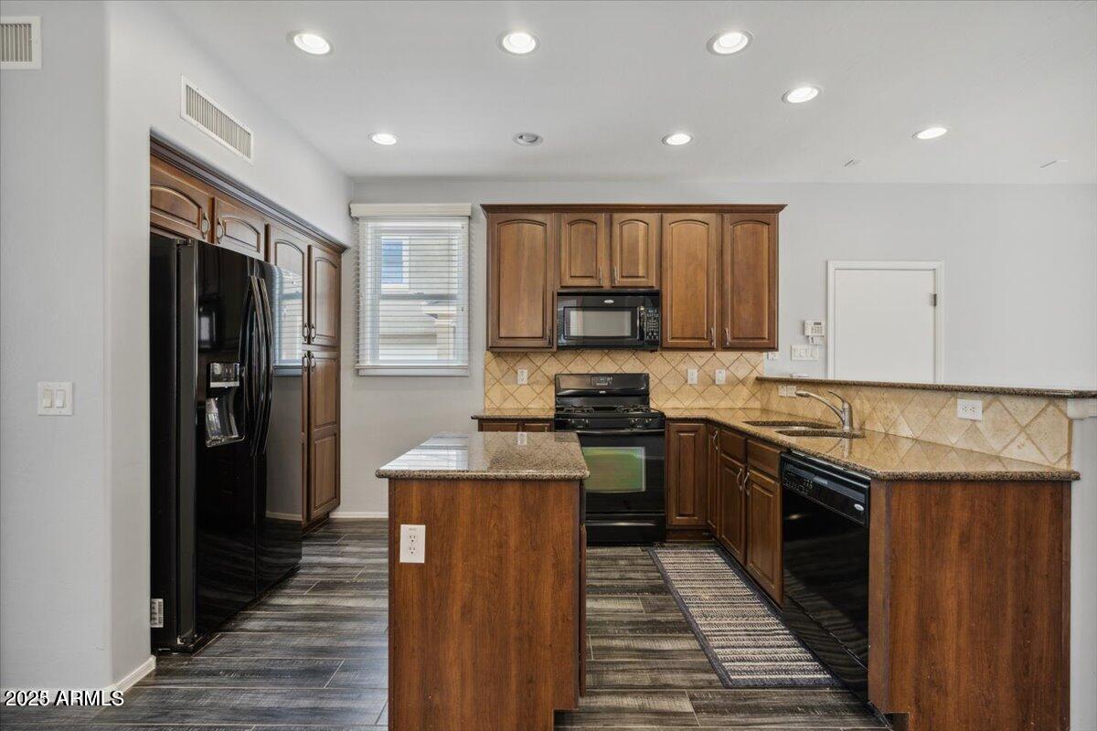 2233 E PECAN Road