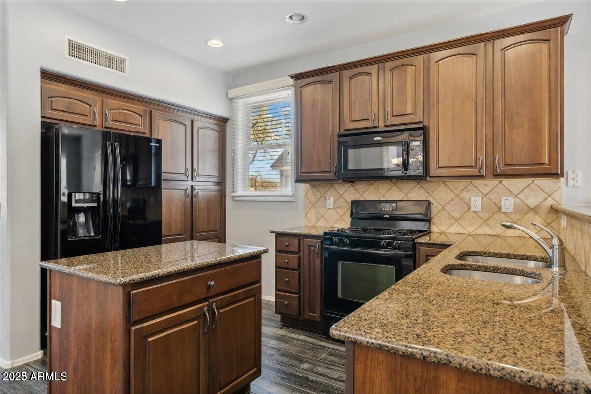 2233 E PECAN Road
