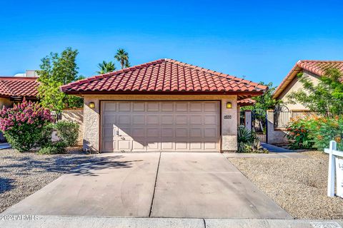 Single Family Residence in Phoenix AZ 5206 Loloma Circle.jpg