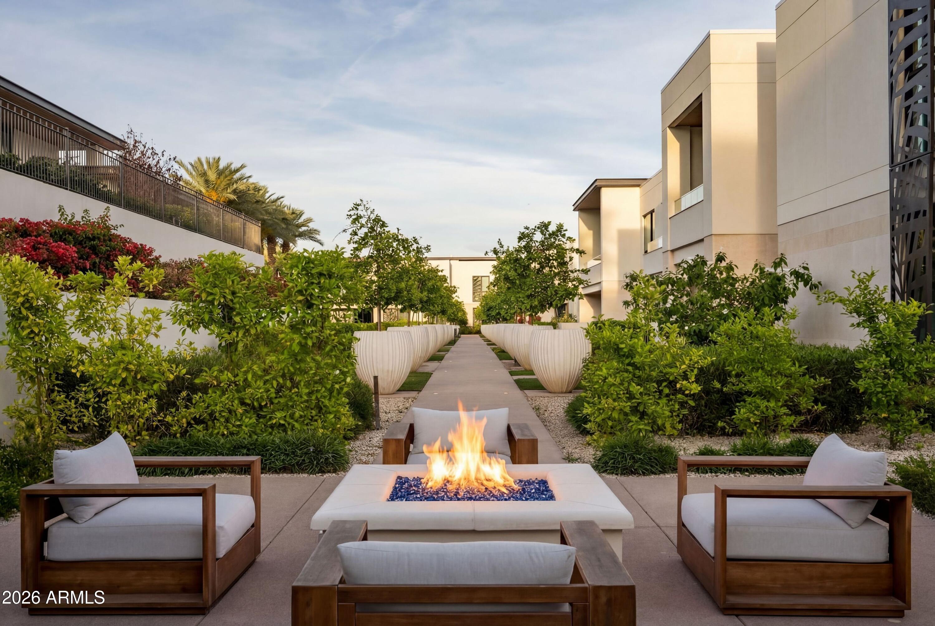 6587 N PALMERAIE Boulevard 2046