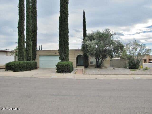This 3BR/2BA/2CG, 1541 sq. ft. rental is centrally located in Sierra Vista, AZ minutes from Ft. Huachuca, shopping and schools. The floor plan has two living areas, central A/C and a large back yard. Call today.