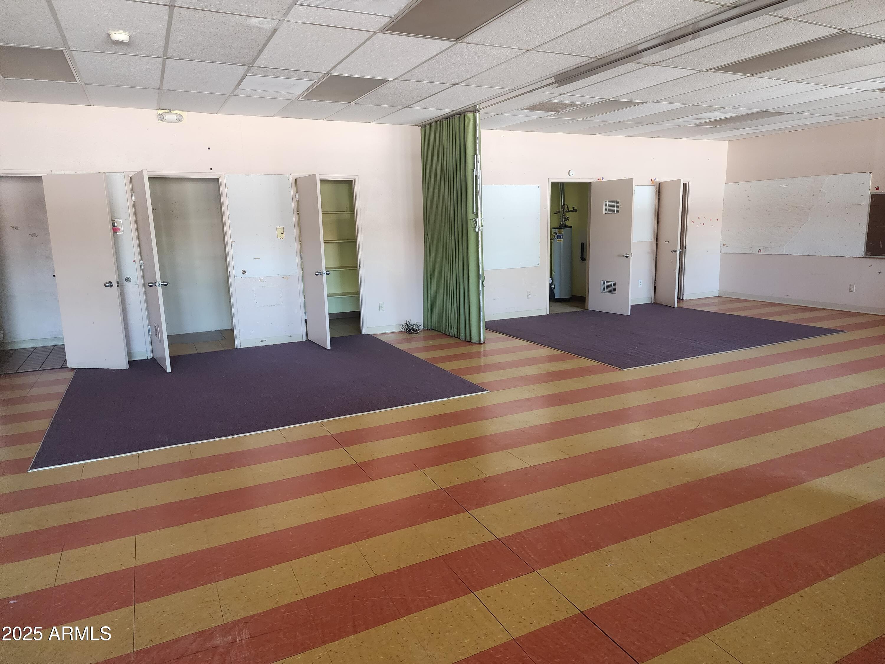 DOUGLAS - Commercial Sale