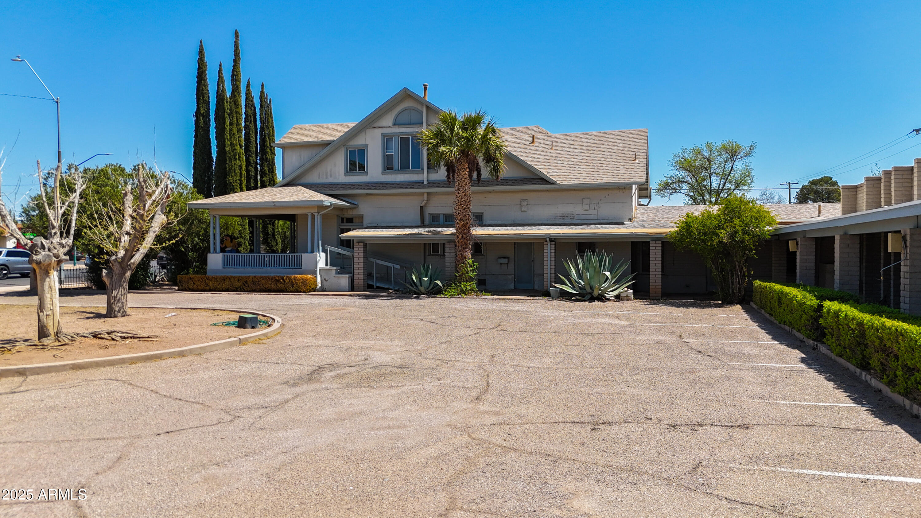 DOUGLAS - Commercial Sale