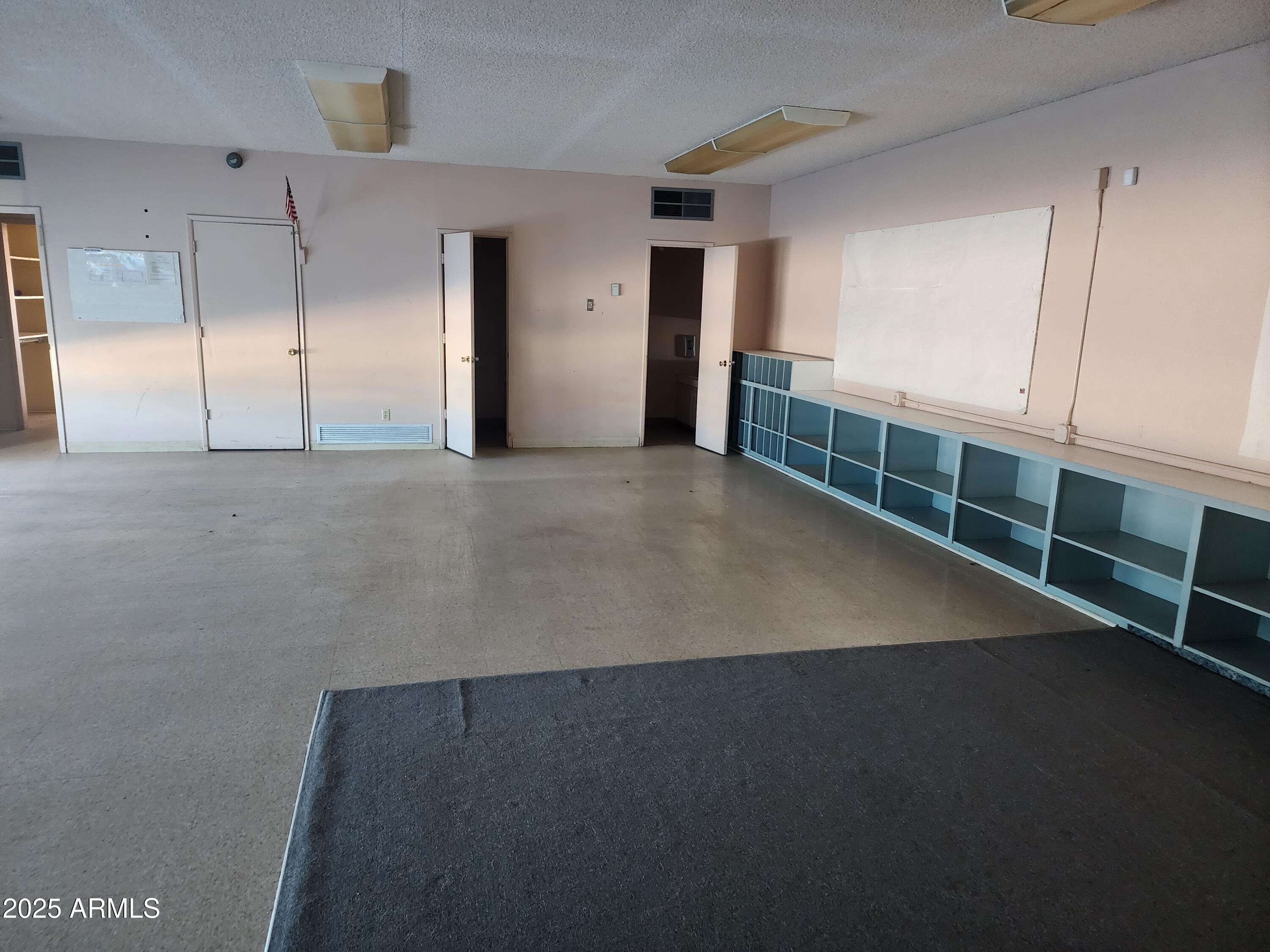 DOUGLAS - Commercial Sale