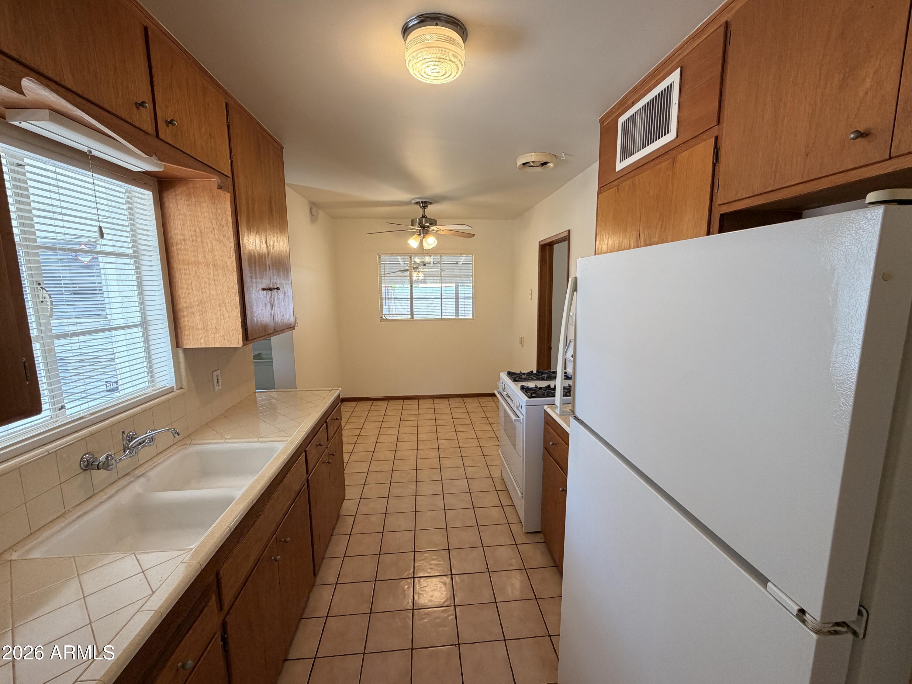 3416 N 43RD Place
