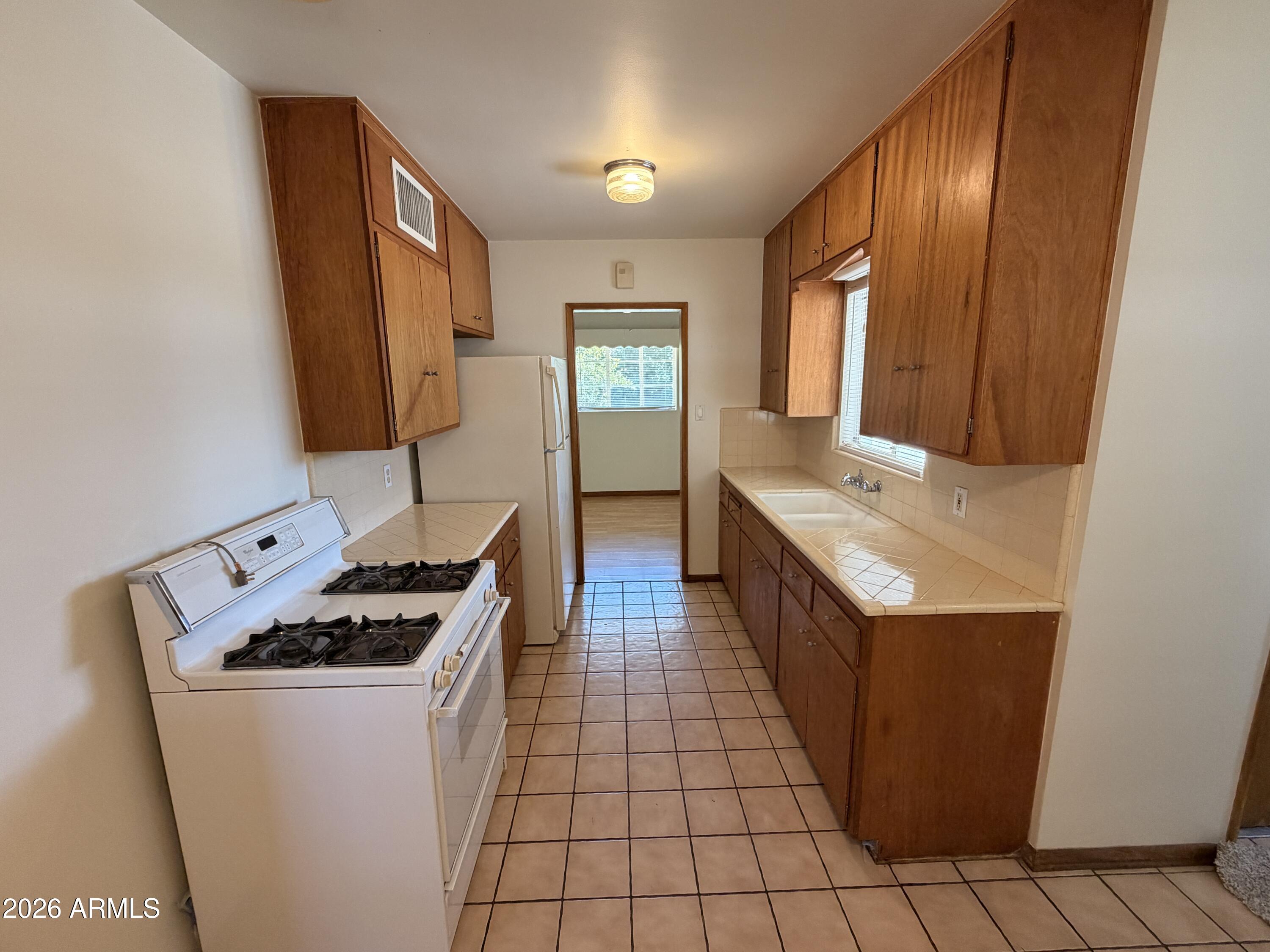 3416 N 43RD Place