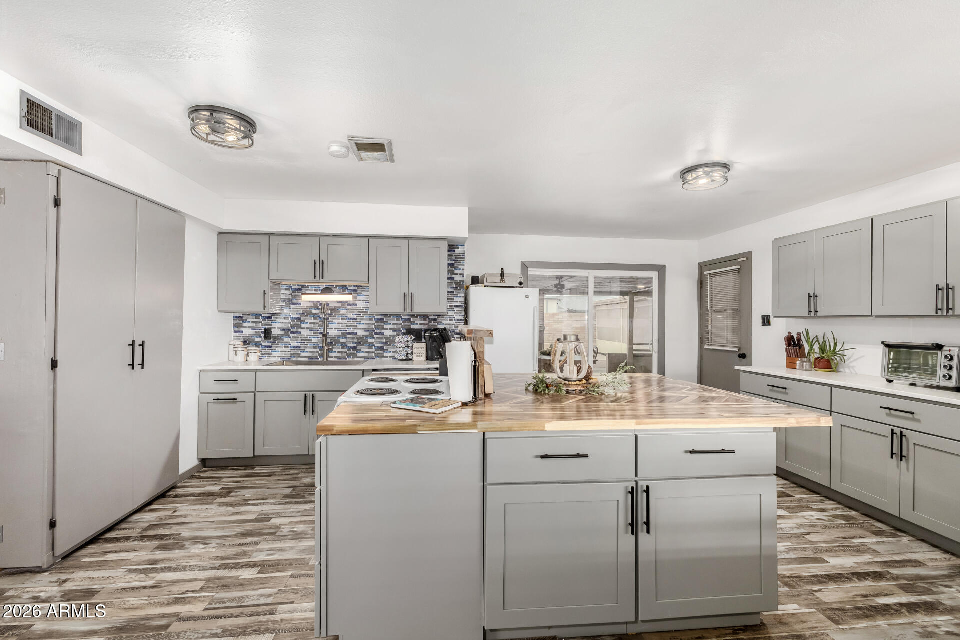 4915 W MORTEN Avenue