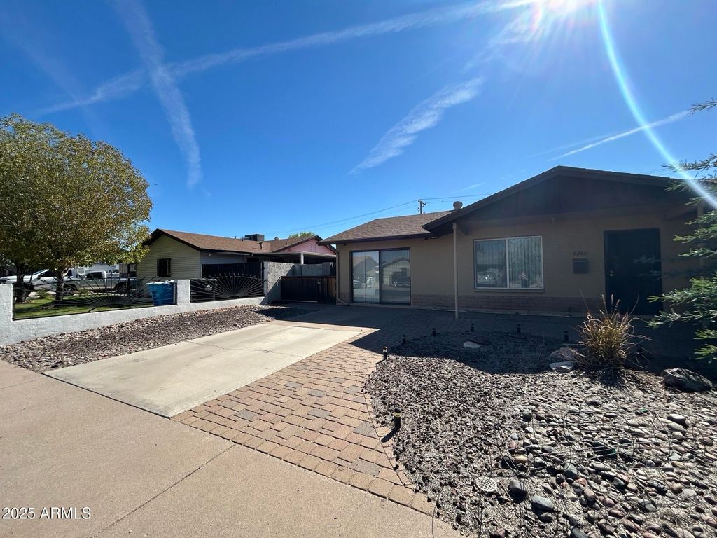Photo of 8243 W Piccadilly Road, Phoenix, AZ 85033 (MLS # 7003576)