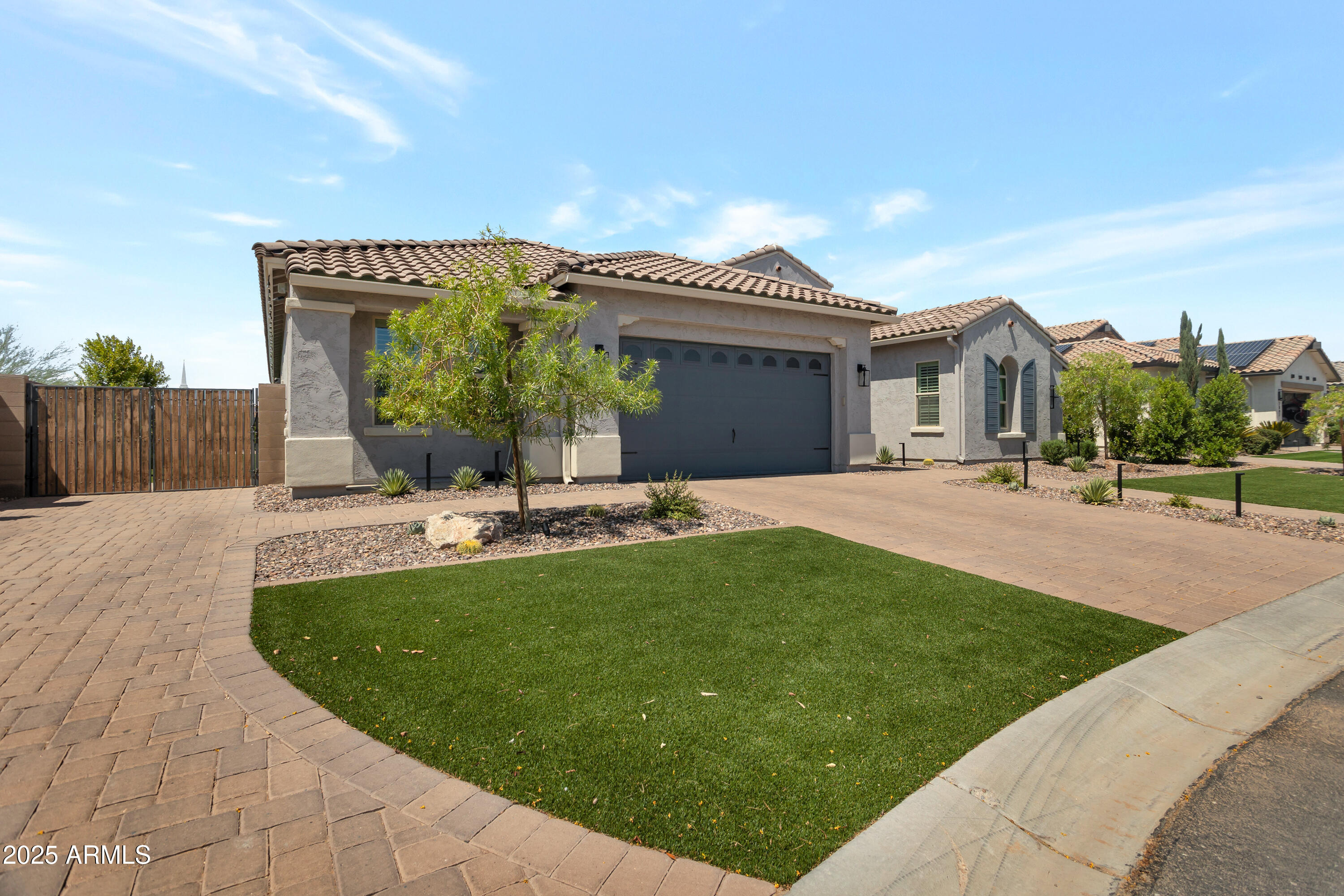 2828 E BLACKHAWK Court