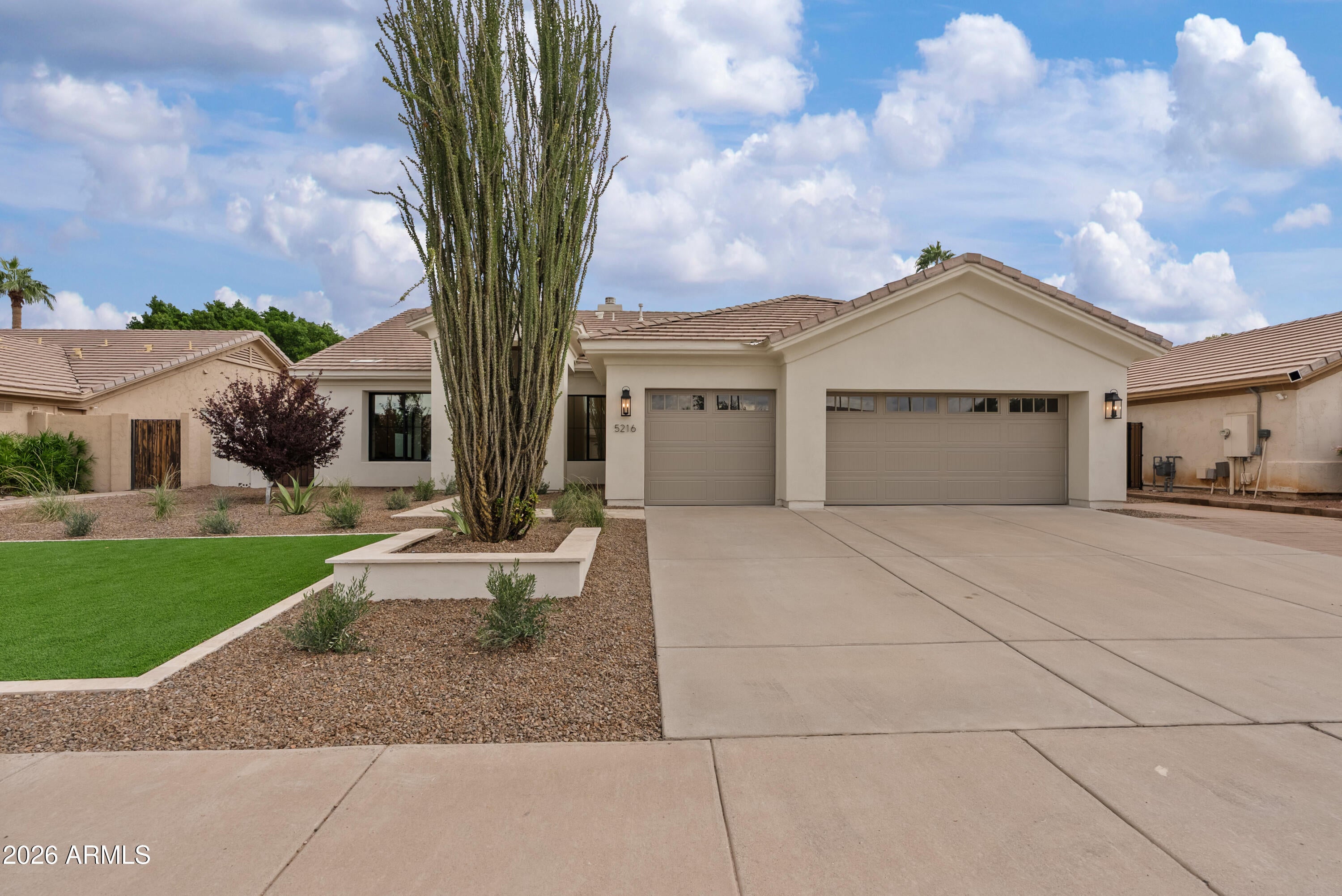 5216 E KELTON Lane