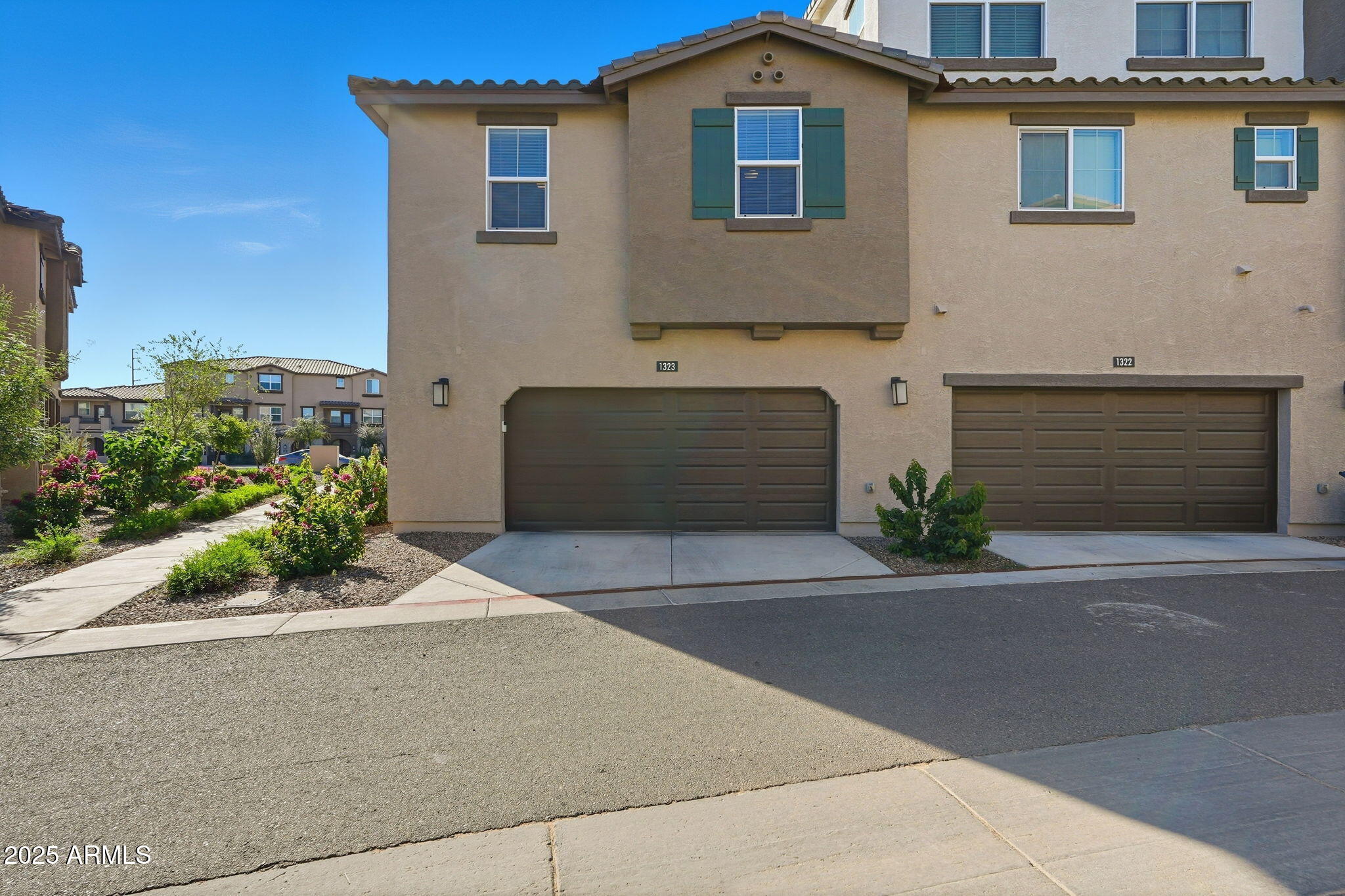 1255 N ARIZONA Avenue N 1323