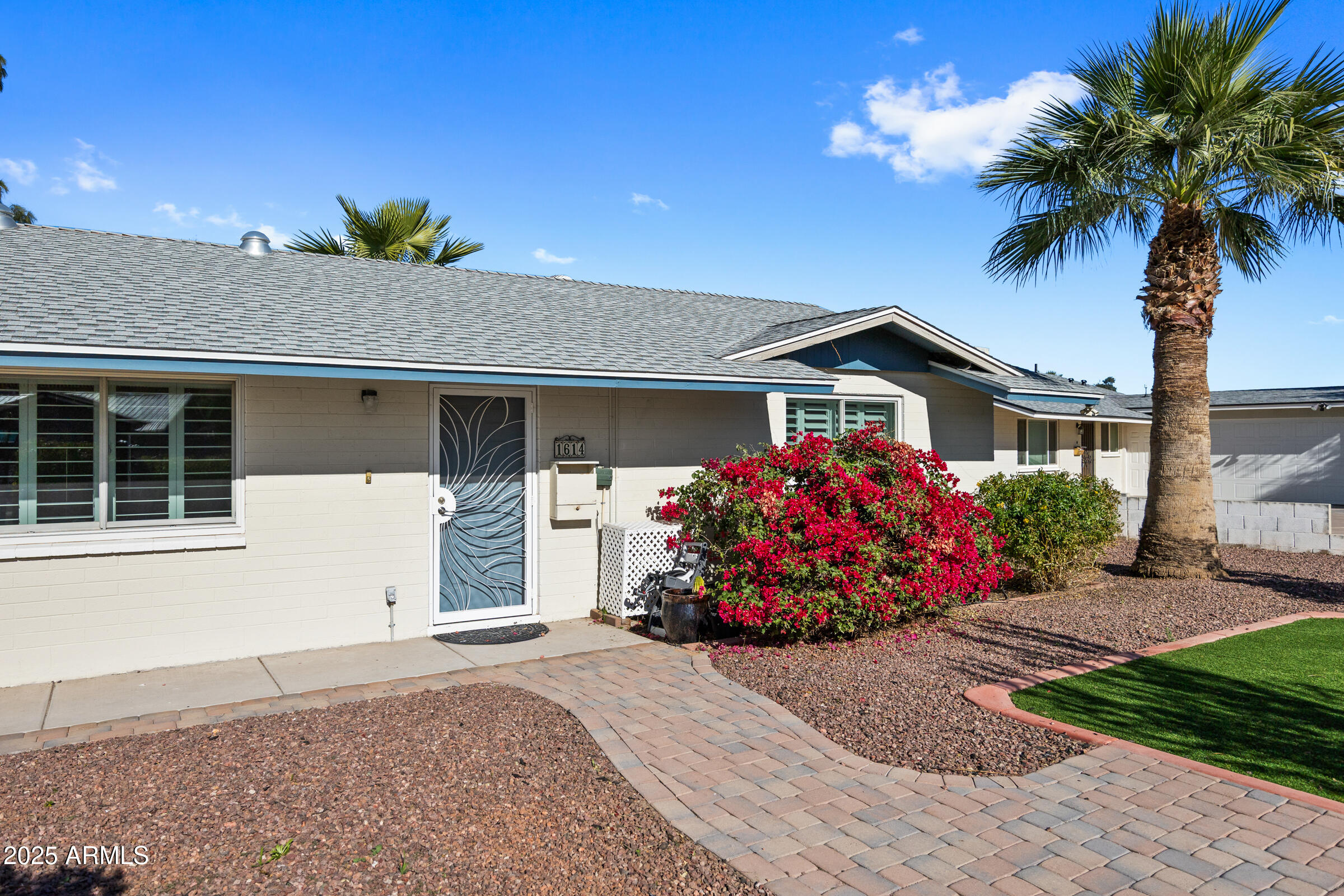 1614 W INVERNESS Drive