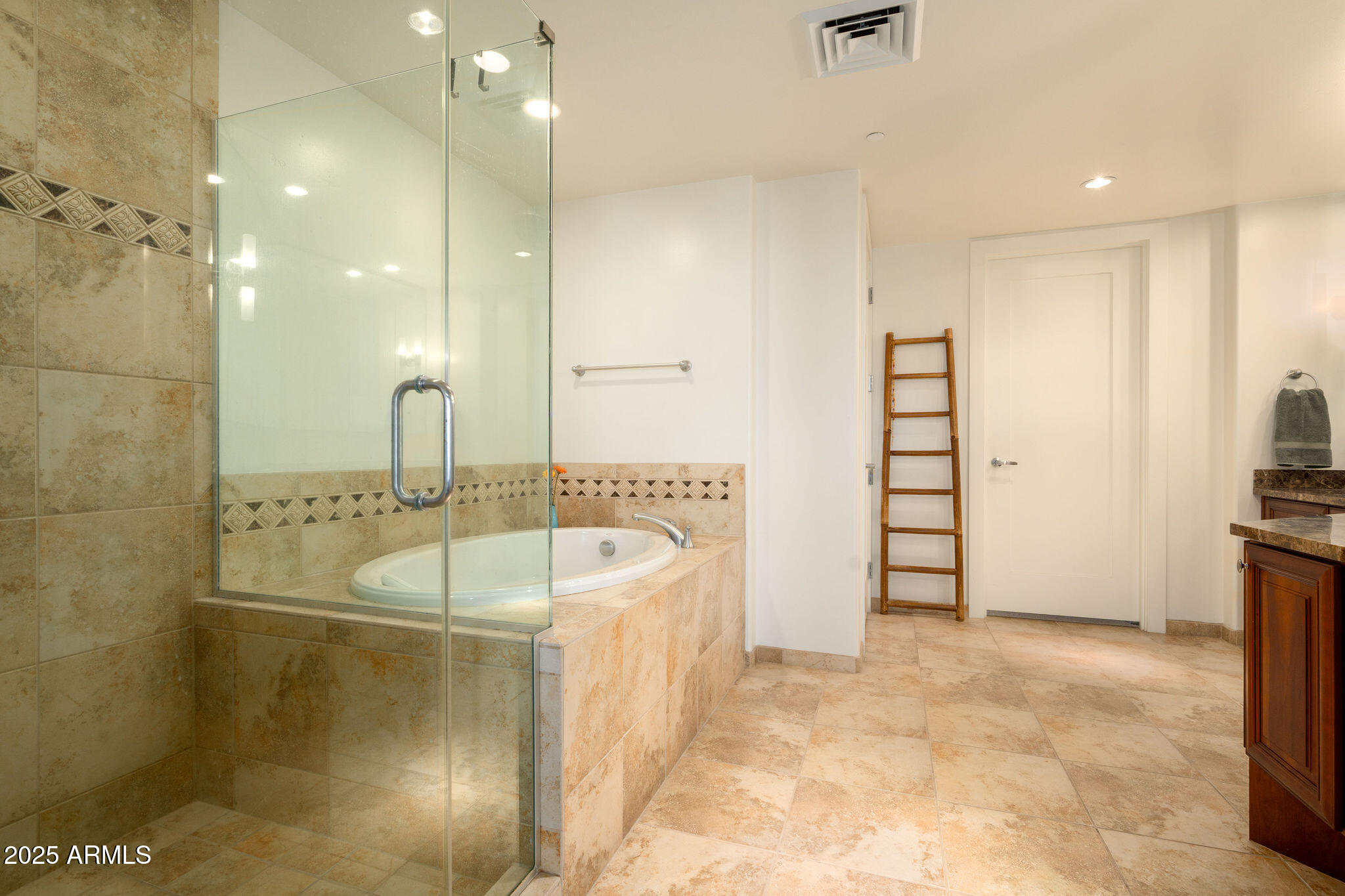 140 E RIO SALADO Parkway 509