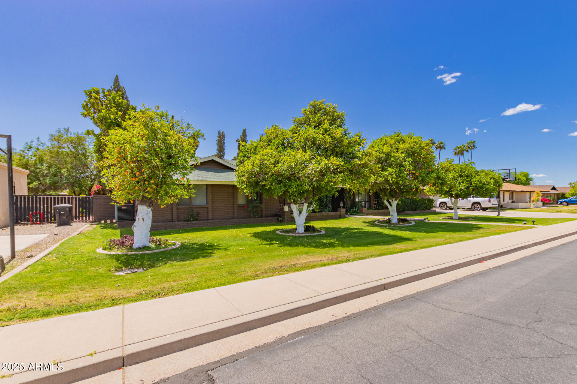 1907 E HUBER Street