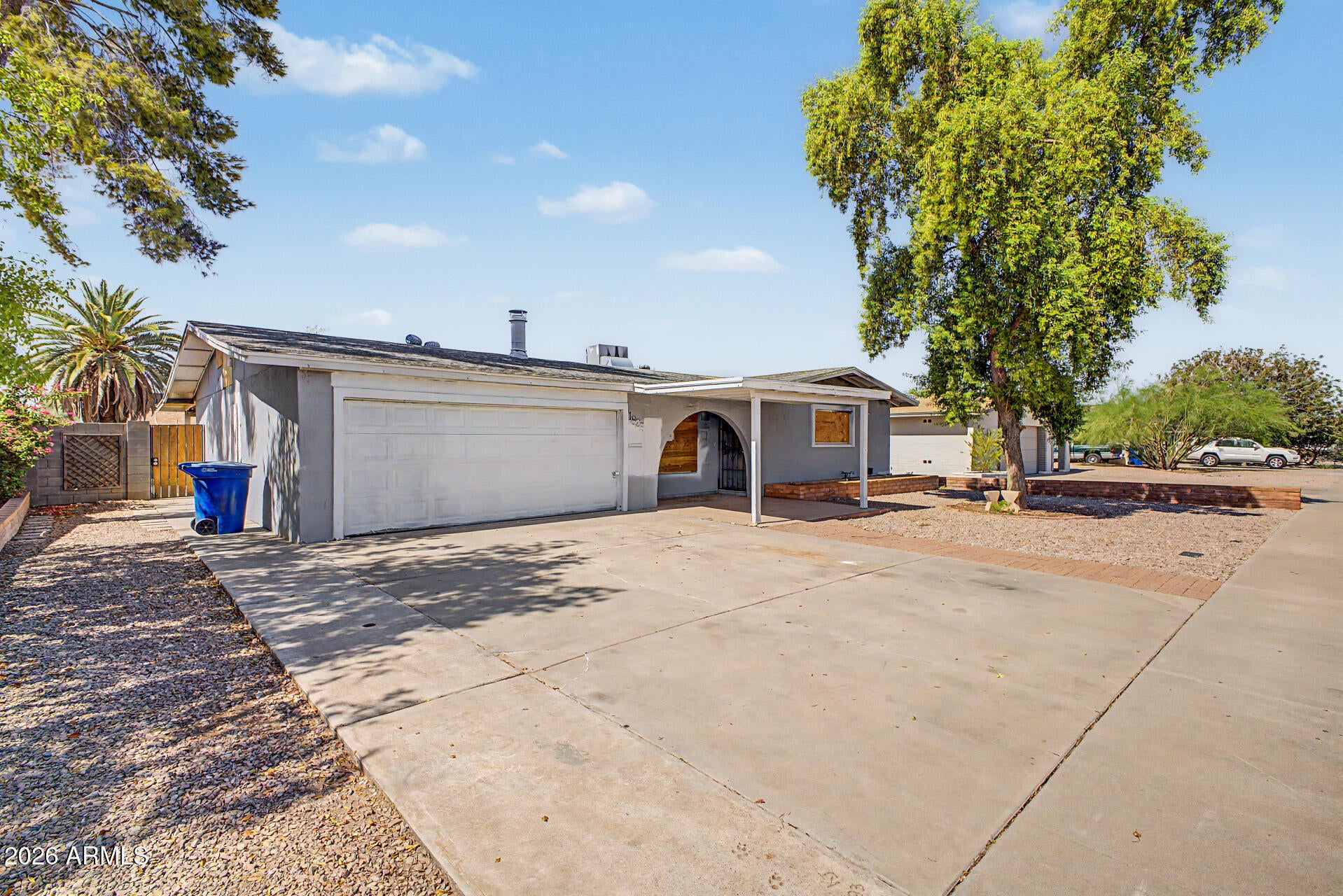 1825 E LA DONNA Drive