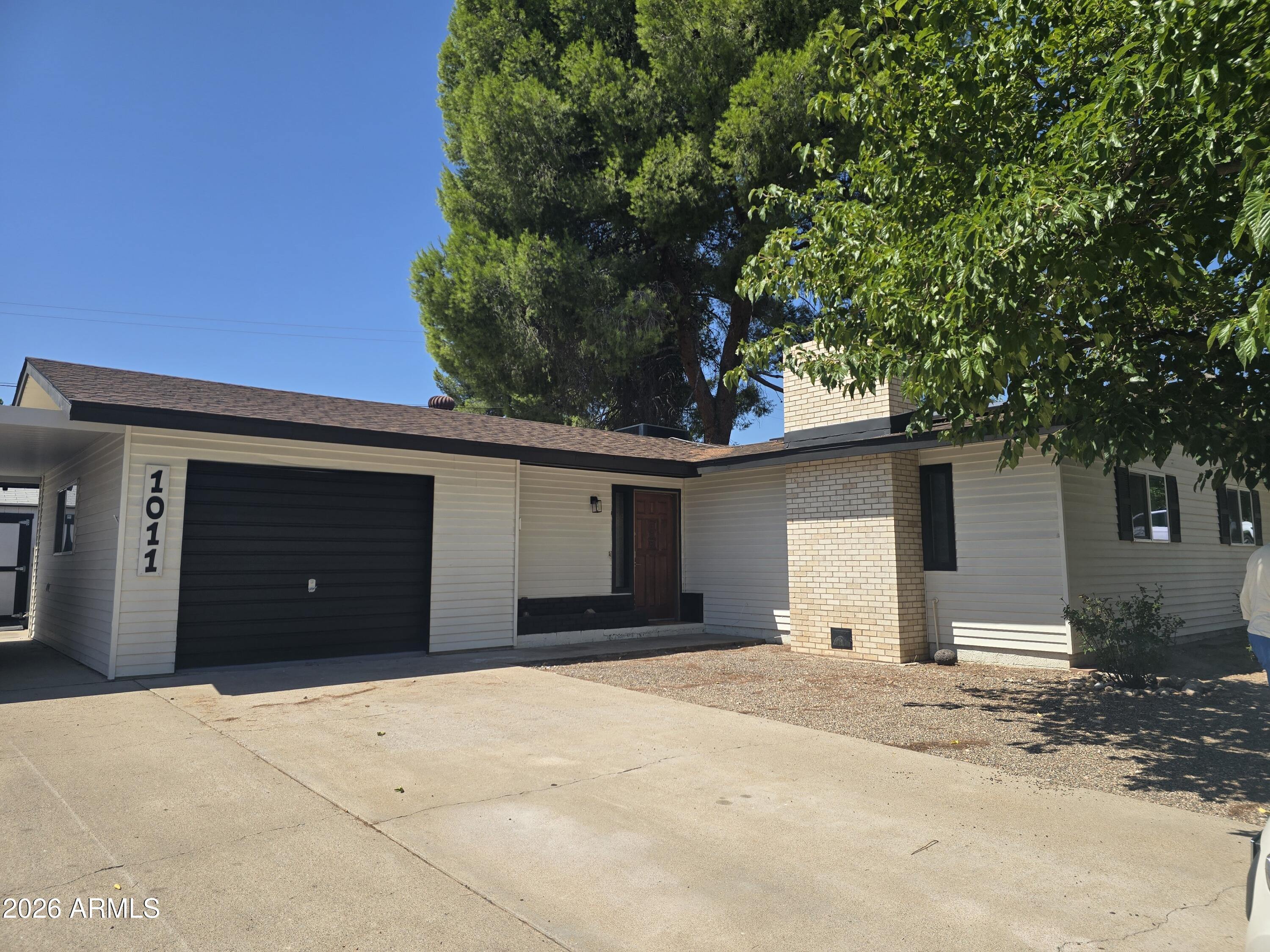 1011 E ASH Drive