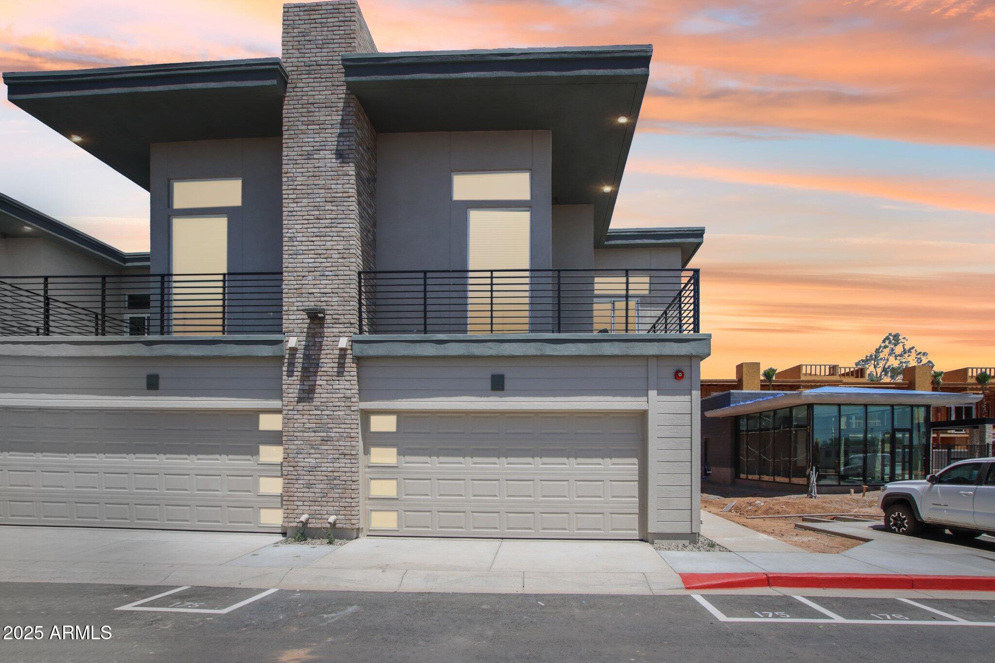 1927 S RECKER Road 175