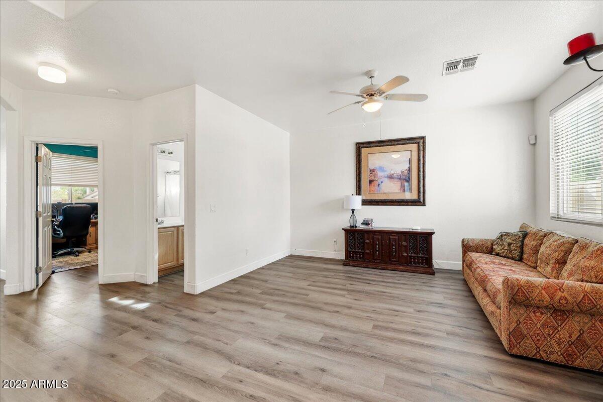 462 W MYRTLE Drive
