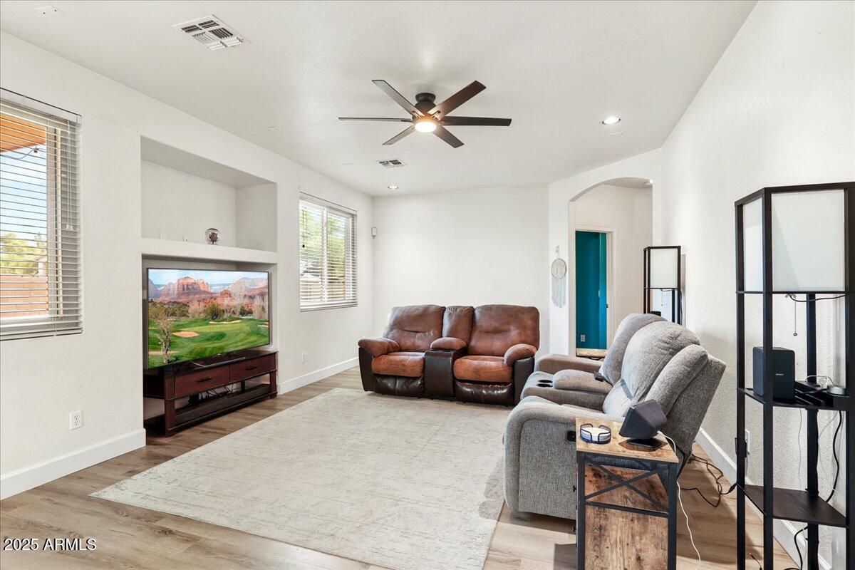 462 W MYRTLE Drive