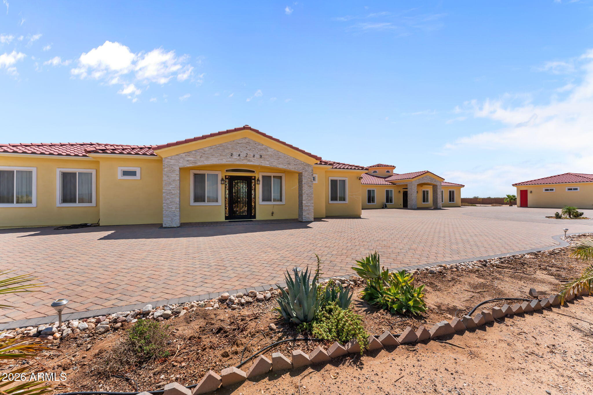 24235 W PINNACLE VISTA Lane
