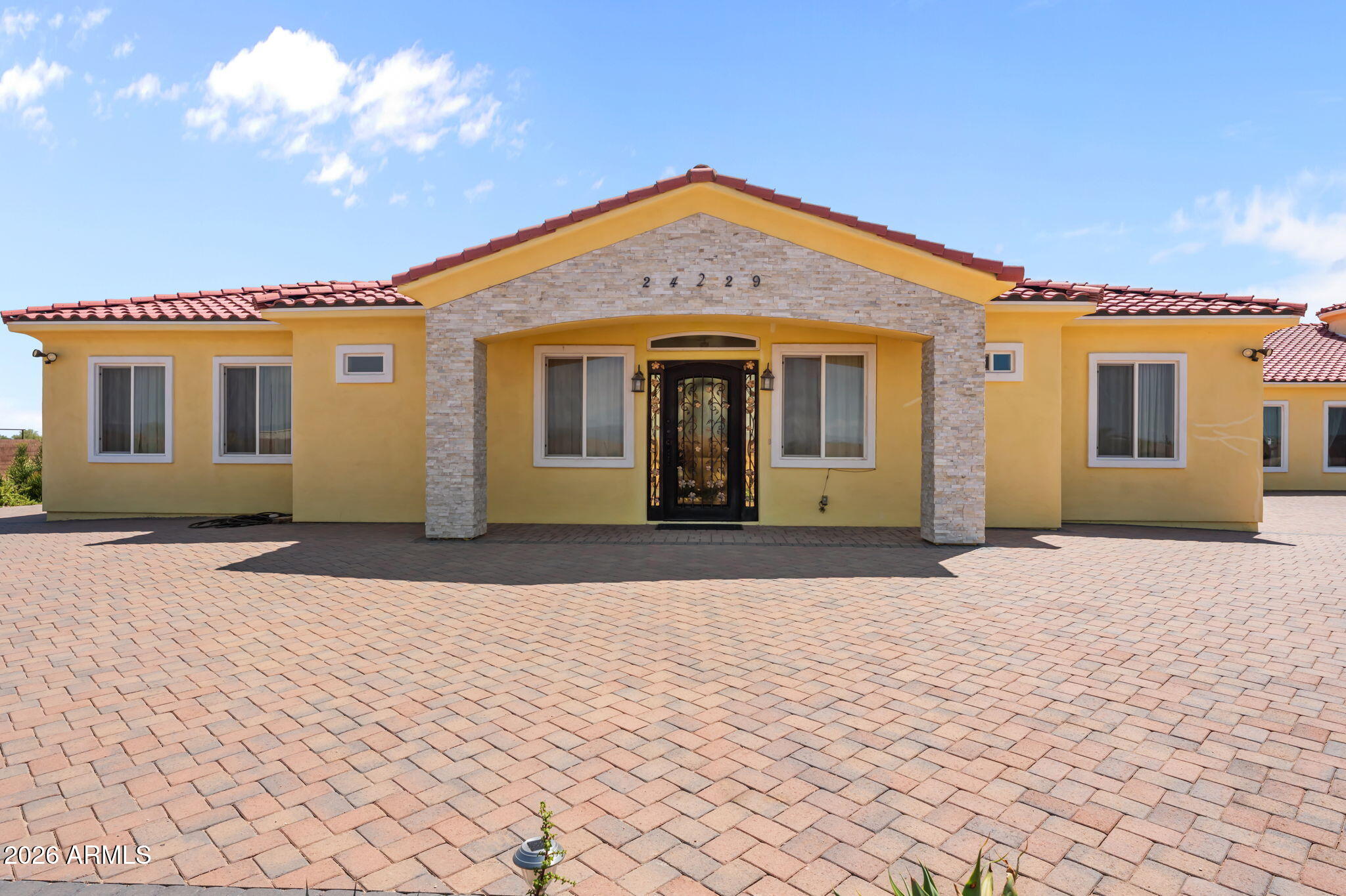 24235 W PINNACLE VISTA Lane
