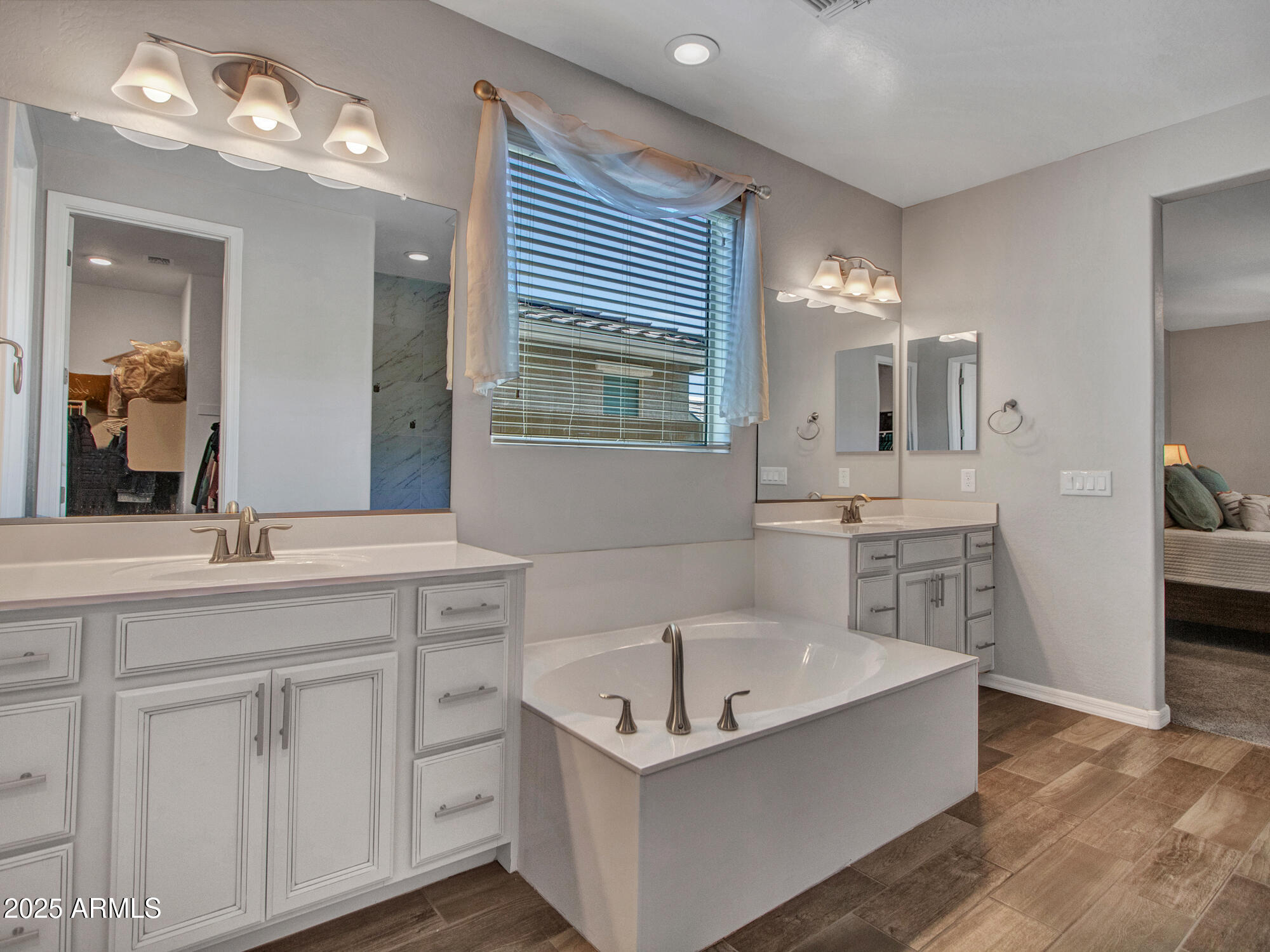 Litchfield Park, Arizona 85340, United States, 4 Bedrooms Bedrooms, ,3 BathroomsBathrooms,Residential,Active,220484