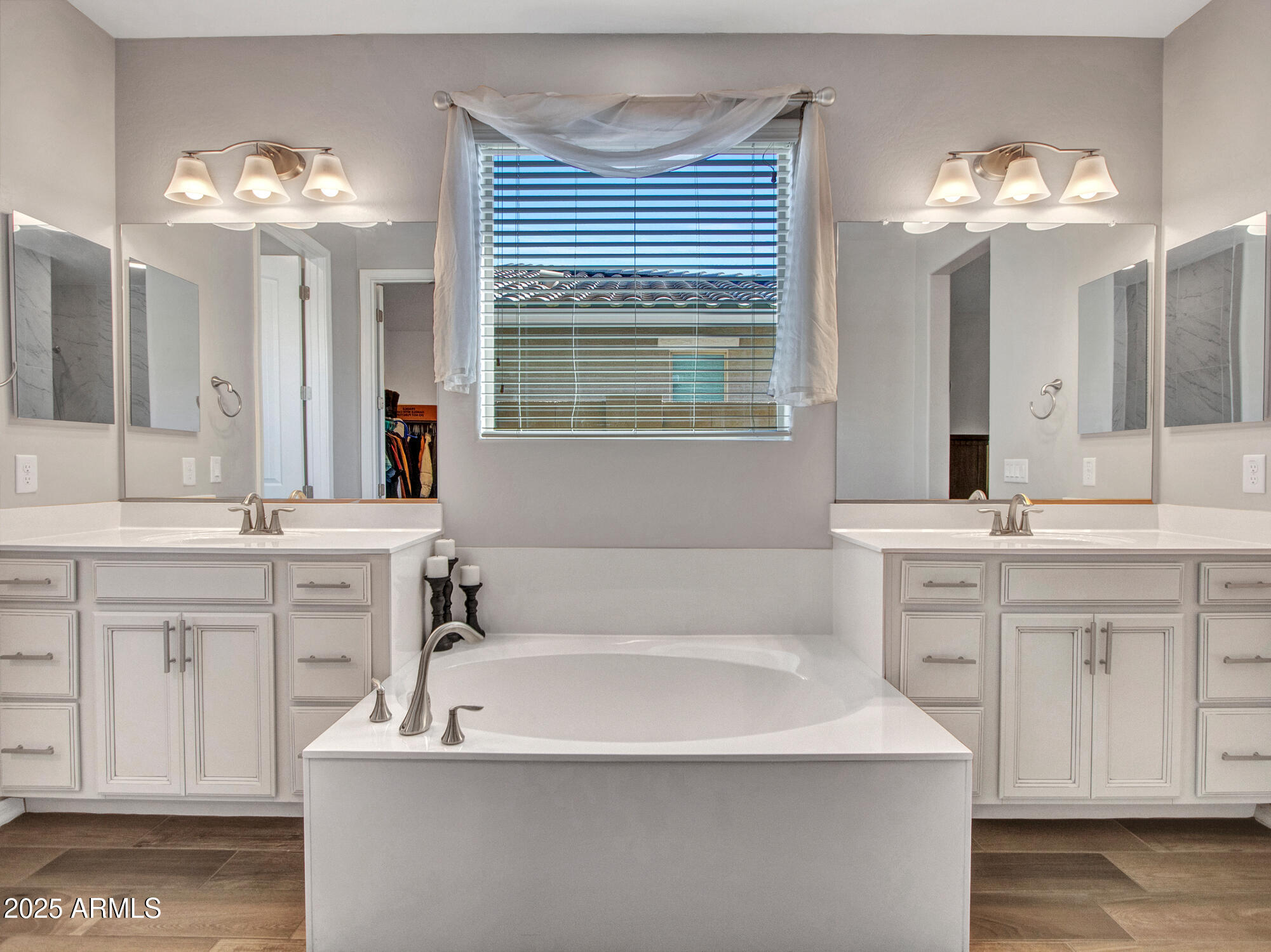 Litchfield Park, Arizona 85340, United States, 4 Bedrooms Bedrooms, ,3 BathroomsBathrooms,Residential,Active,220484