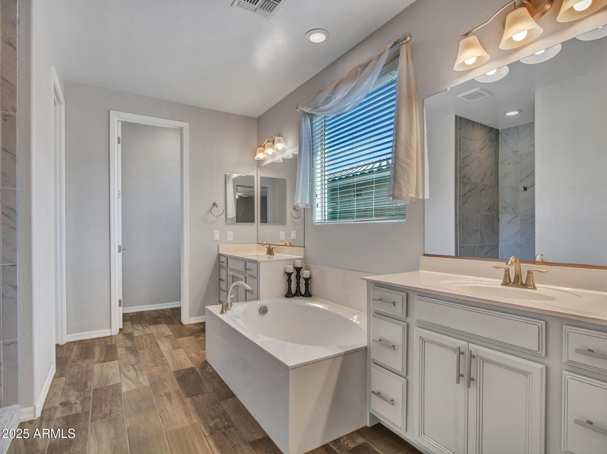 Litchfield Park, Arizona 85340, United States, 4 Bedrooms Bedrooms, ,3 BathroomsBathrooms,Residential,Active,220484