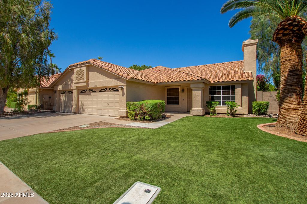Photo of 1210 E Seahorse Lane, Gilbert, AZ 85234 (MLS # 6918030)