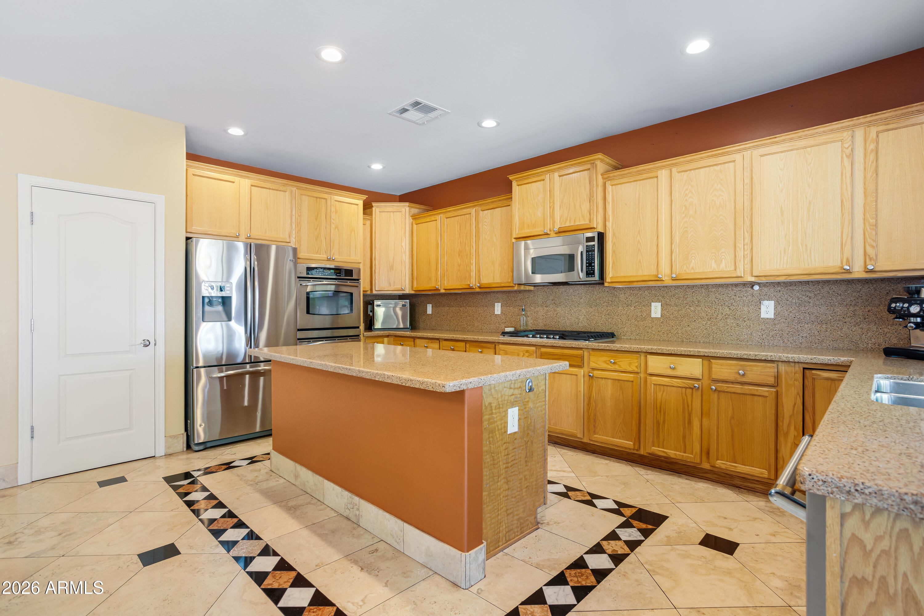 2700 E YELLOWSTONE Place