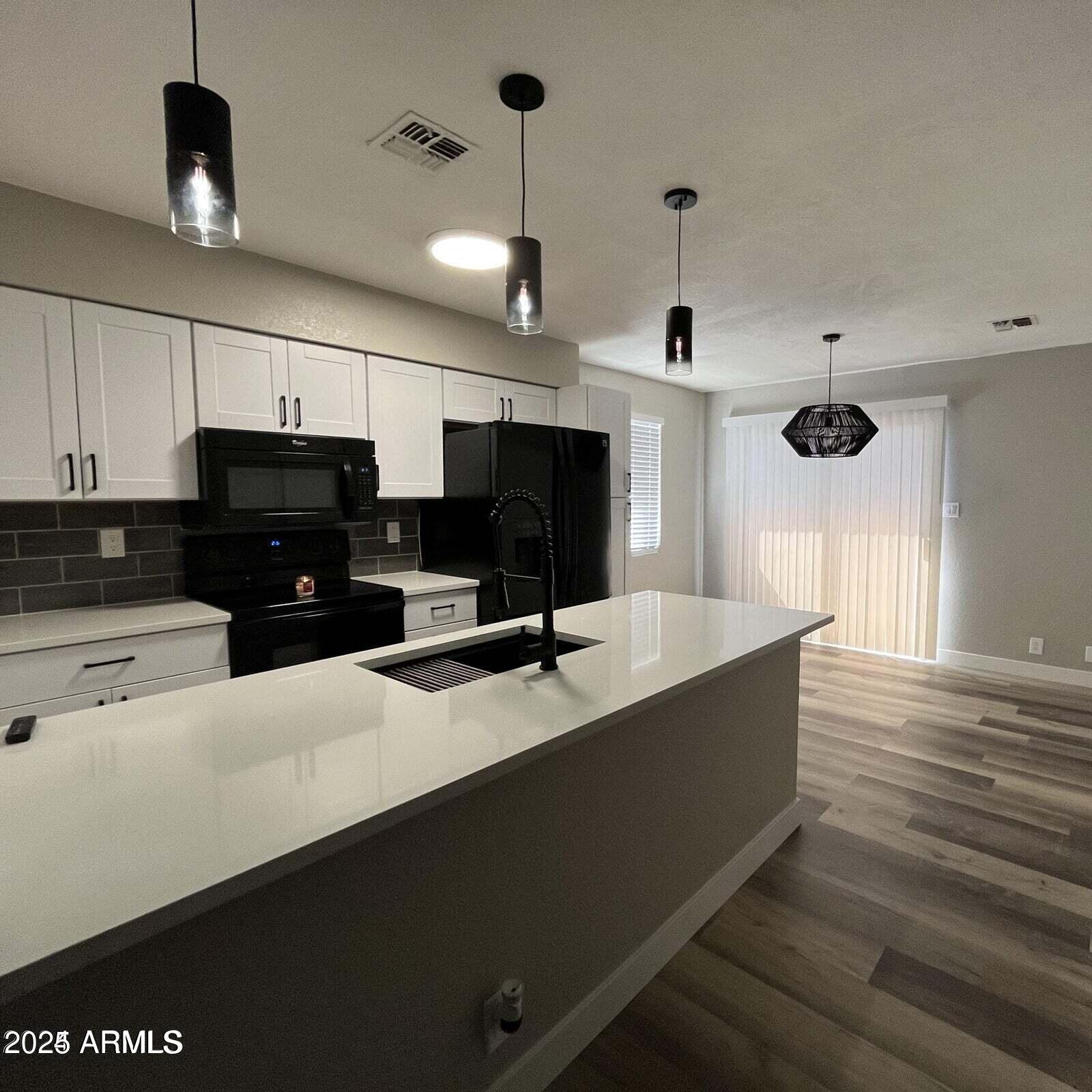 409 W PONTIAC Drive 8
