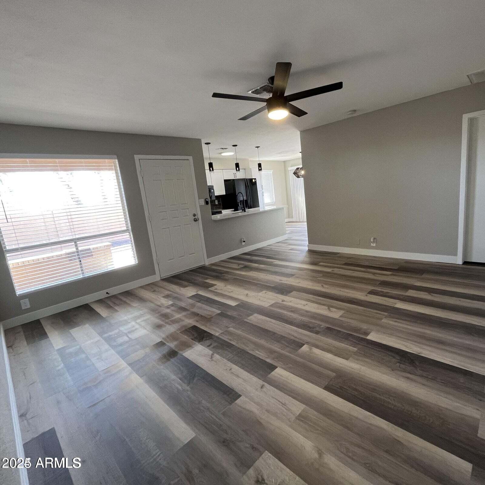 409 W PONTIAC Drive 8