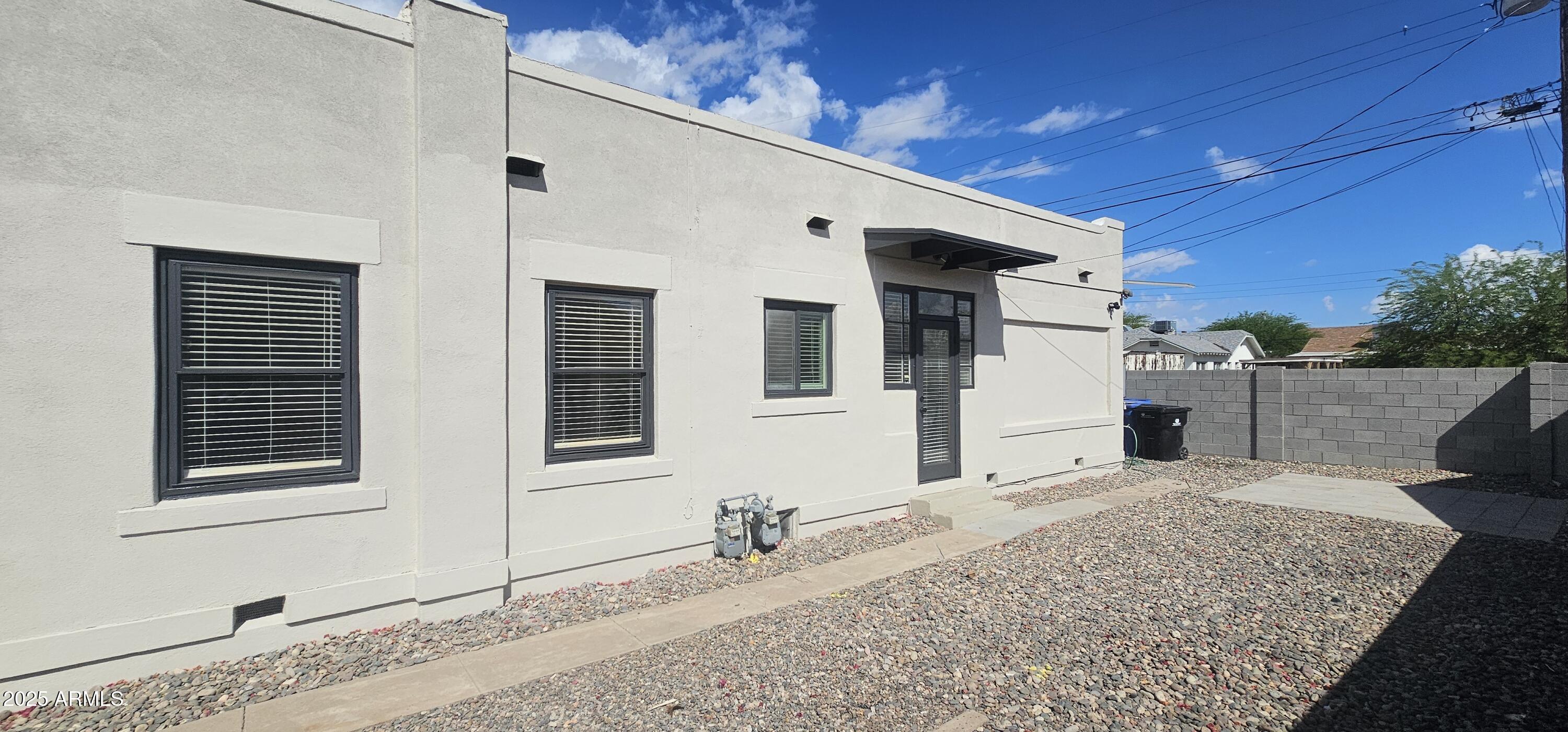 748 E MCKINLEY Street