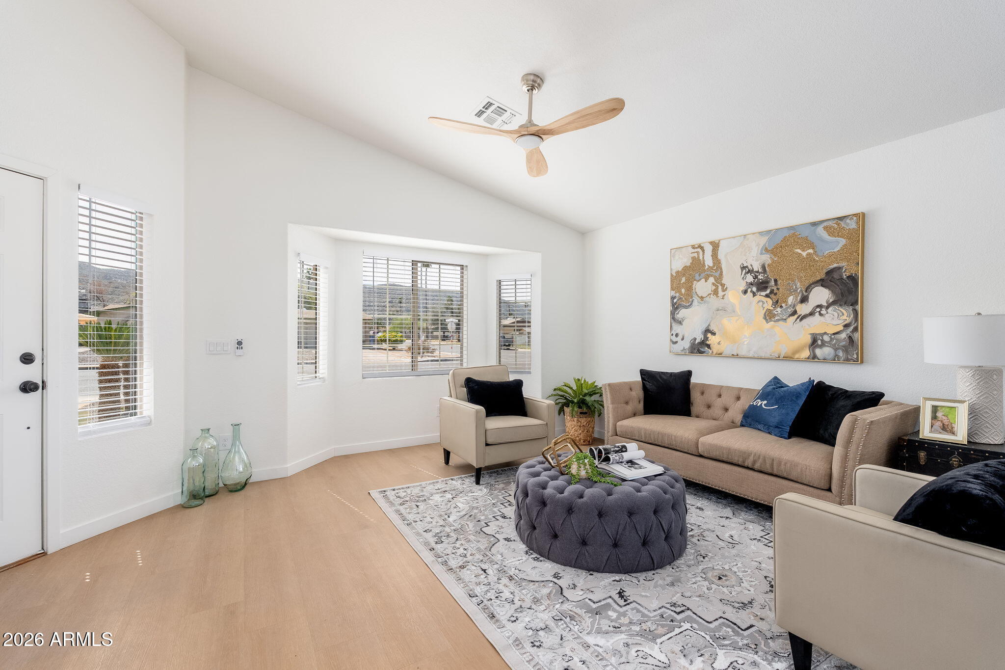 1704 E SOUTH MOUNTAIN Avenue