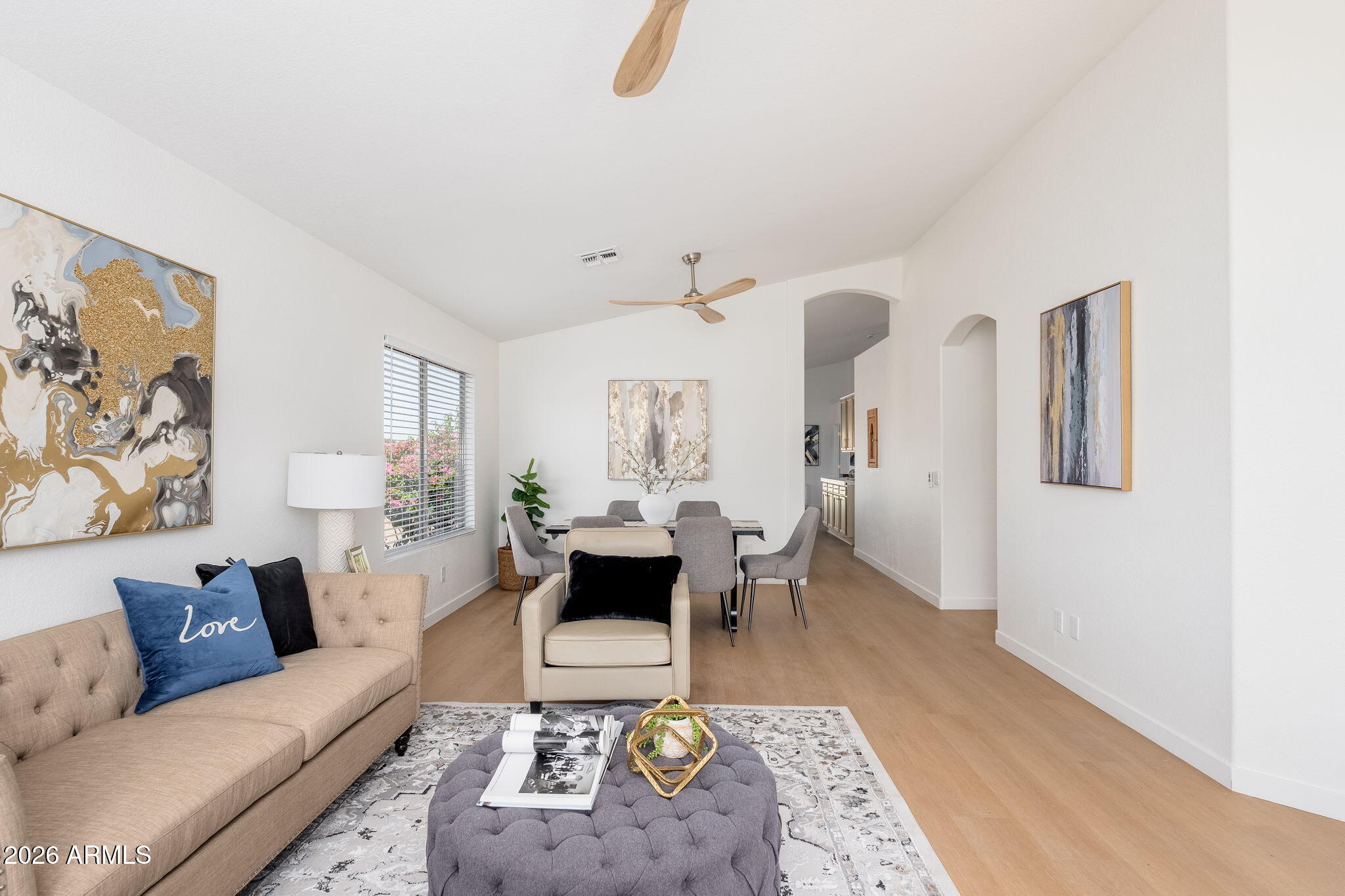 1704 E SOUTH MOUNTAIN Avenue