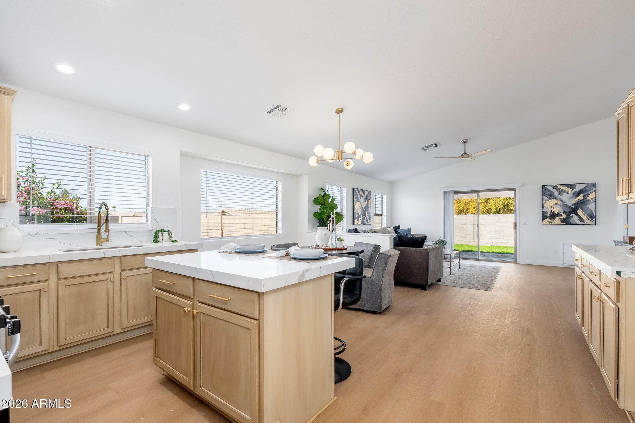 1704 E SOUTH MOUNTAIN Avenue