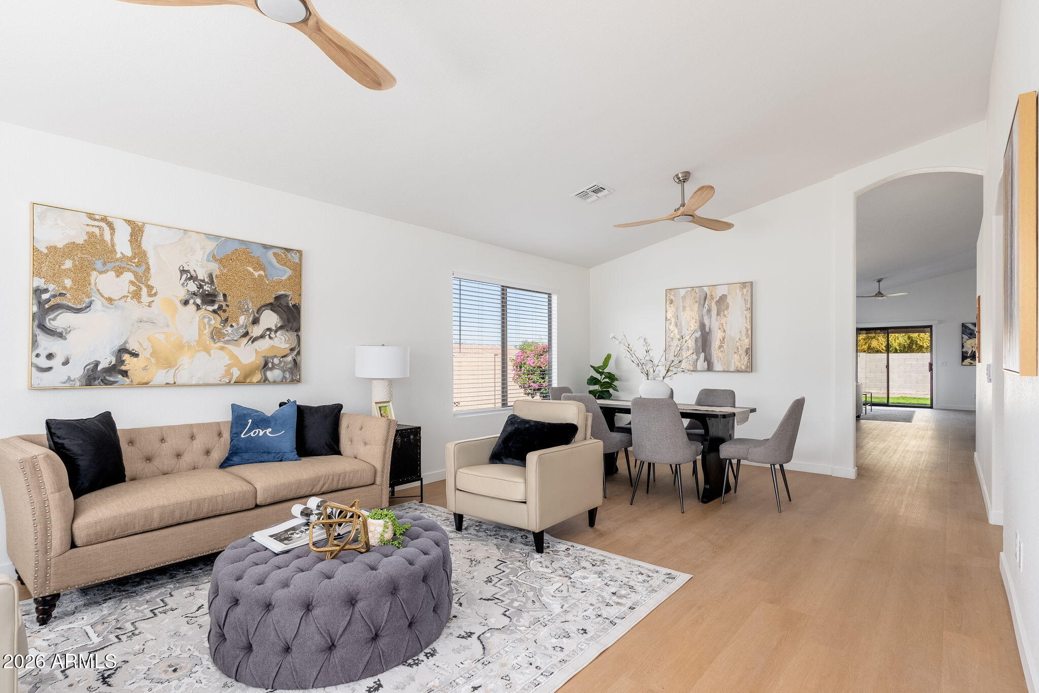 1704 E SOUTH MOUNTAIN Avenue