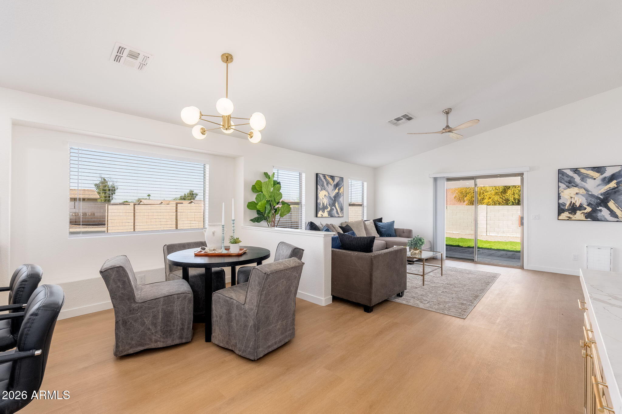 1704 E SOUTH MOUNTAIN Avenue