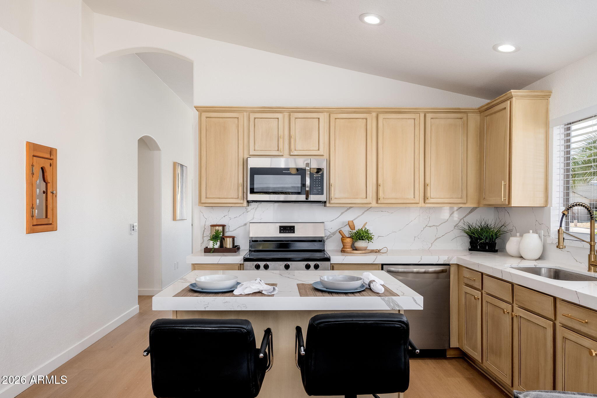 1704 E SOUTH MOUNTAIN Avenue