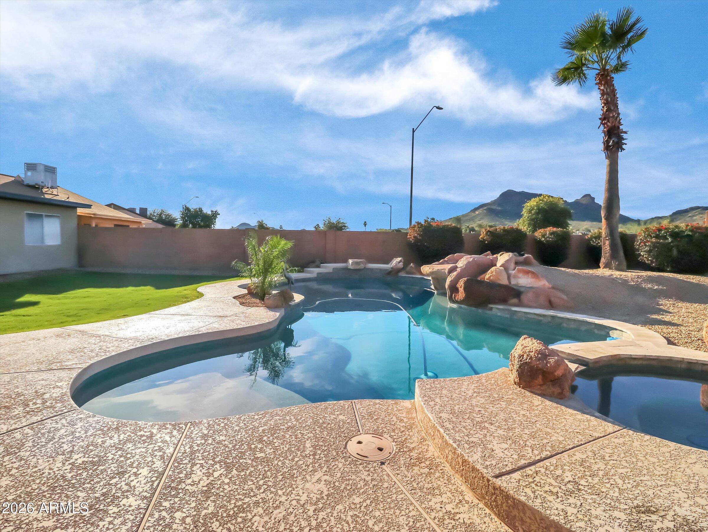 1705 E GRANDVIEW Road