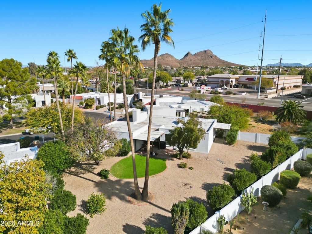 Photo of 633 E Calavar Road, Phoenix, AZ 85022 (MLS # 6974911)