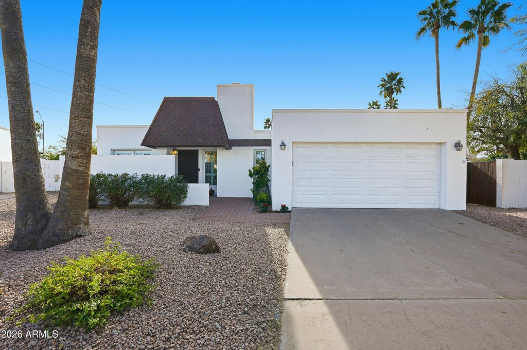 Photo of 633 E Calavar Road, Phoenix, AZ 85022 (MLS # 6974911)