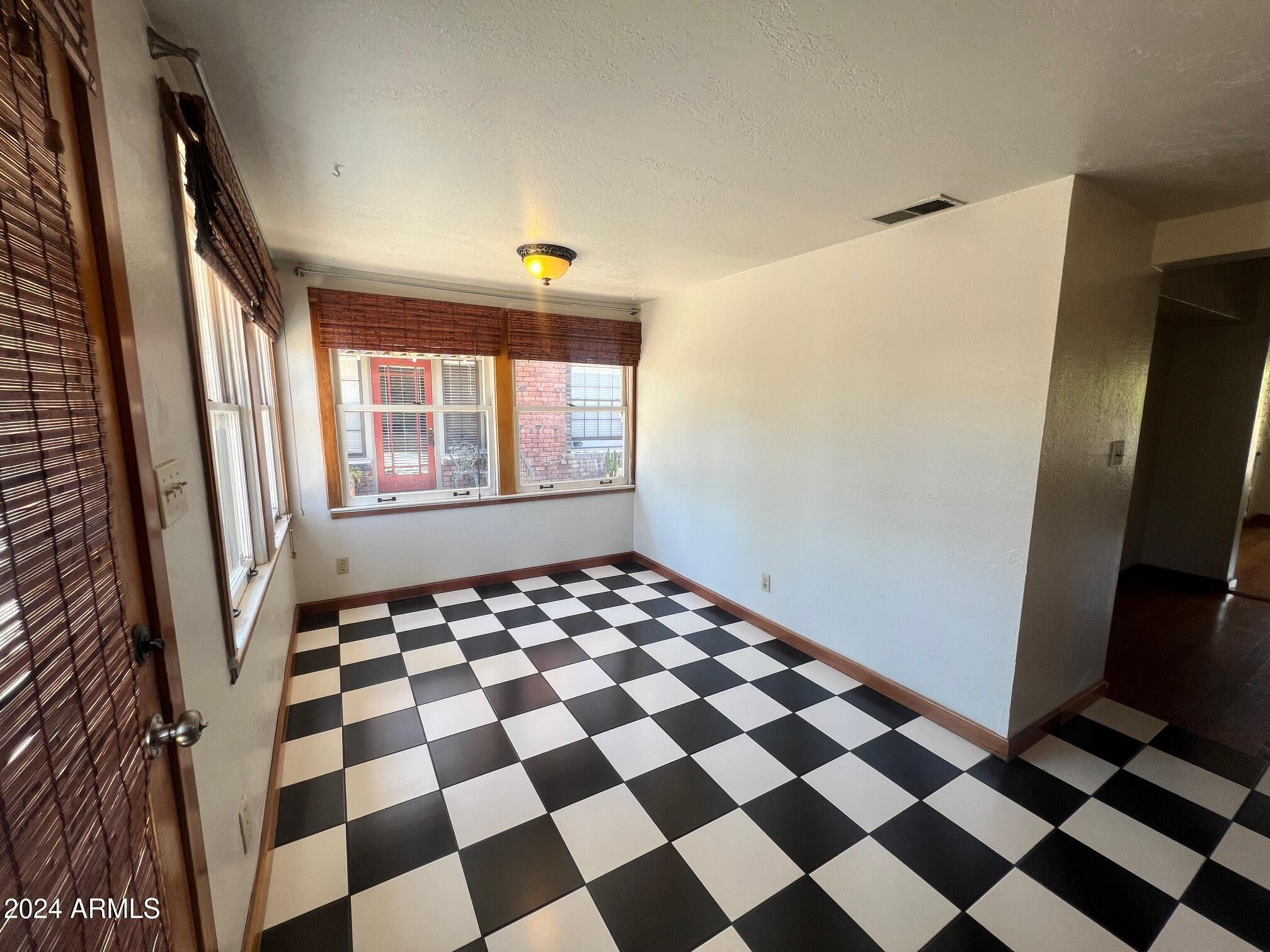 902 E Palm Lane Apt A