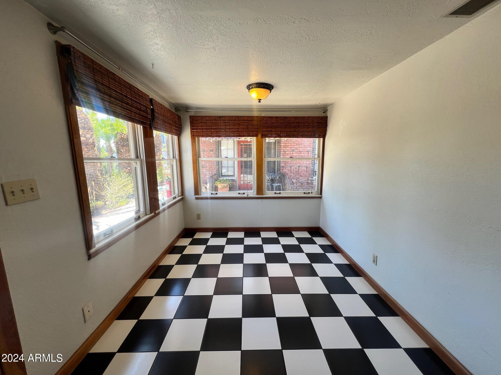 902 E Palm Lane Apt A