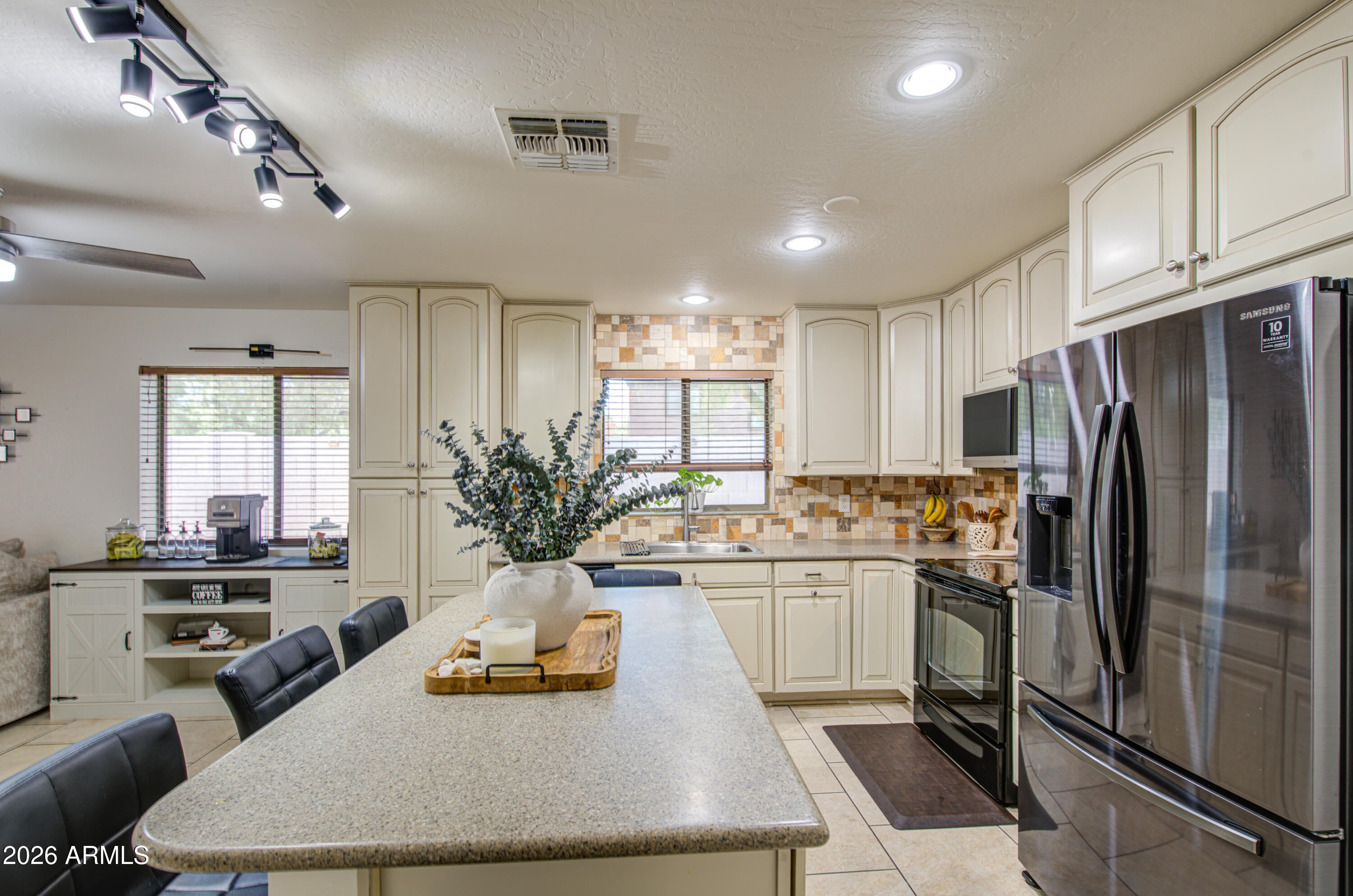 349 W SETTLERS Trail