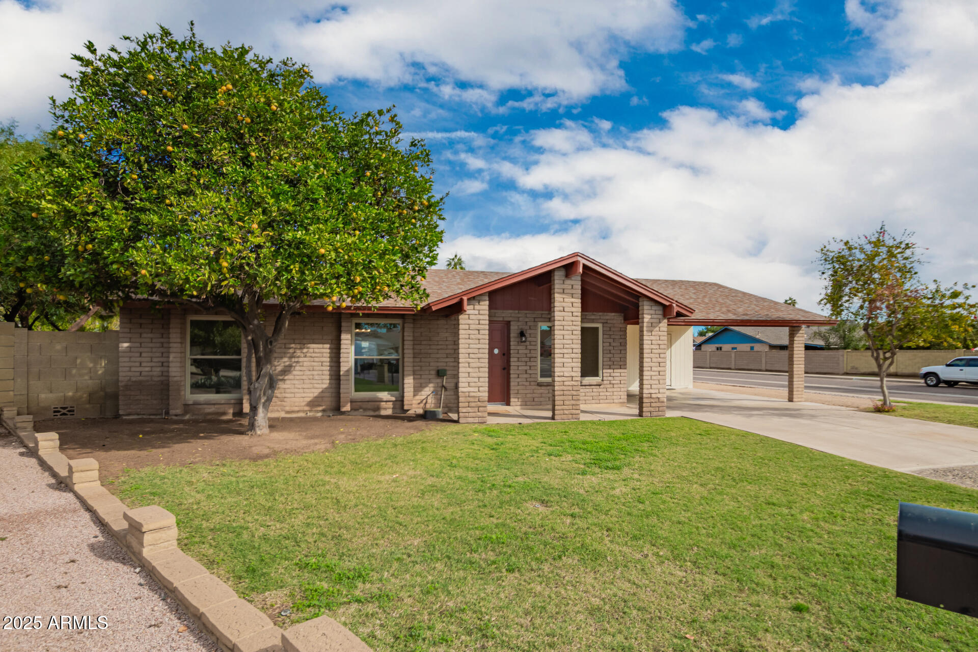 3508 E LARKSPUR Drive