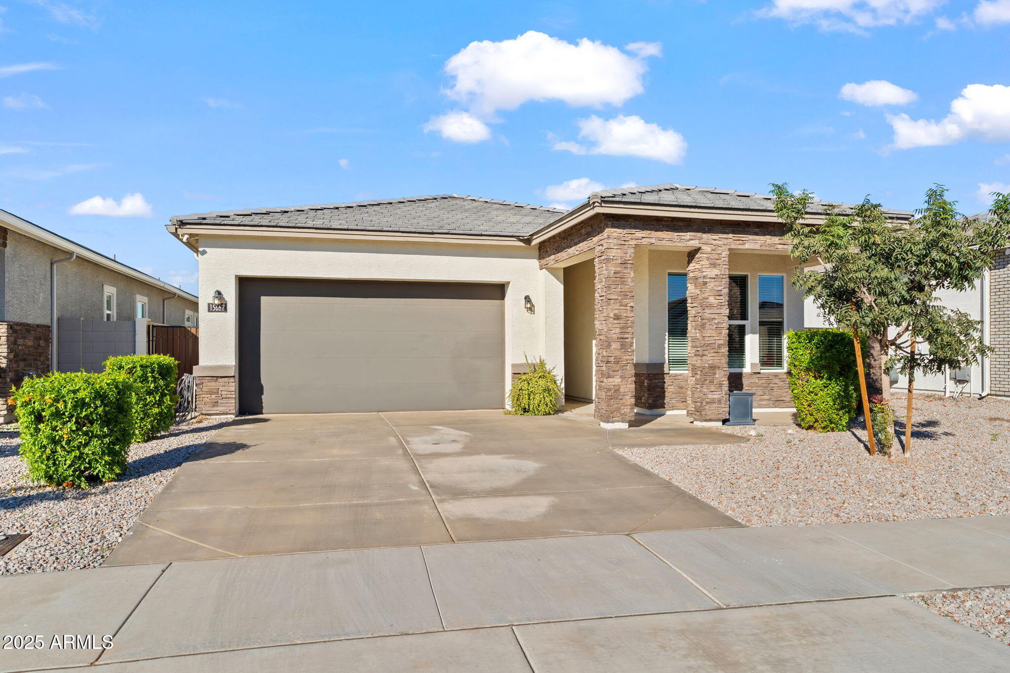 15662 W SMOKETREE Drive