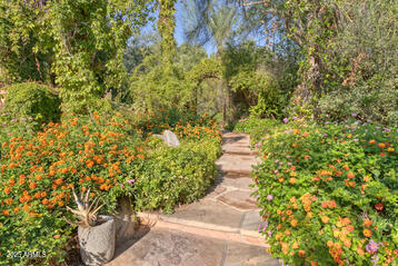 5747 E Mockingbird Lane